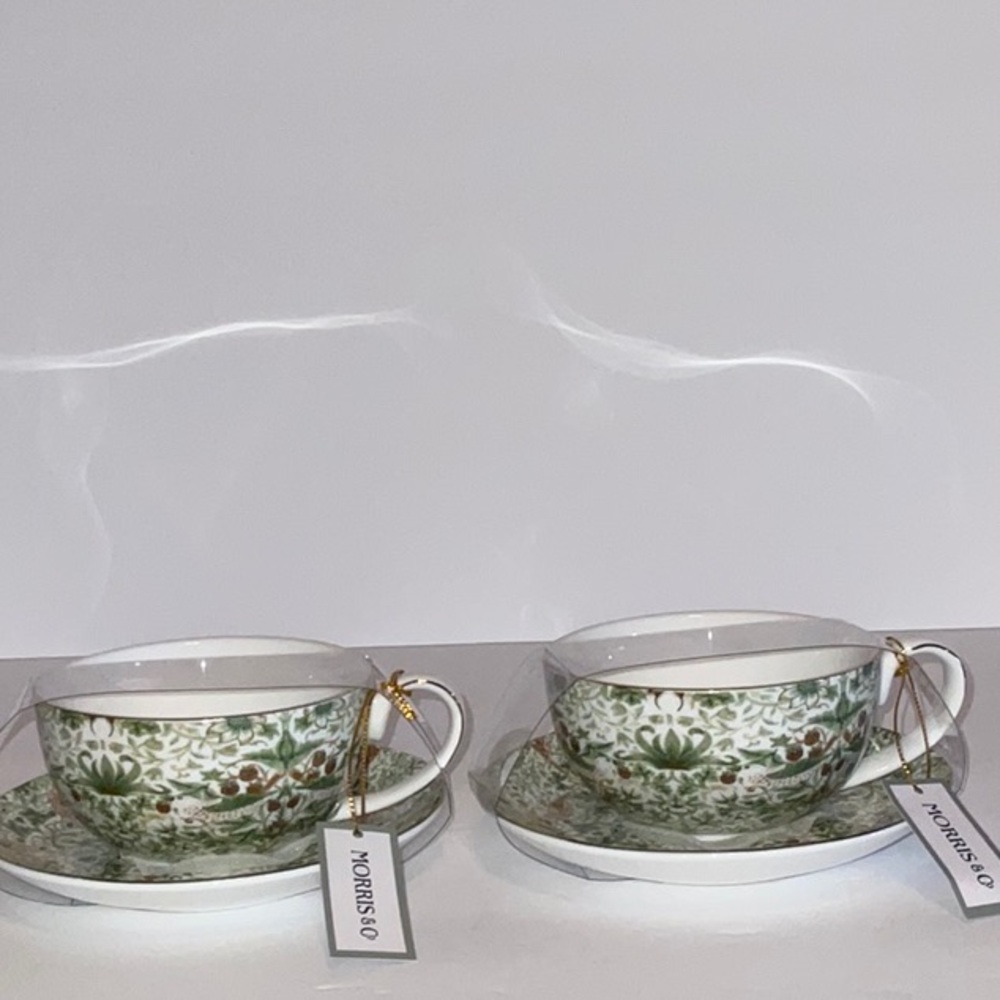 MORRIS & Co. PREMIUM PORCELAIN STRAWBERRY THIEF 2 TEACUP 4” & SAUCER 6” SETS NWT - Picture 4 of 7
